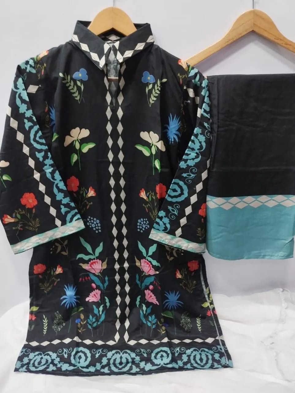 Printed Kurta Set with Emroidered Details
